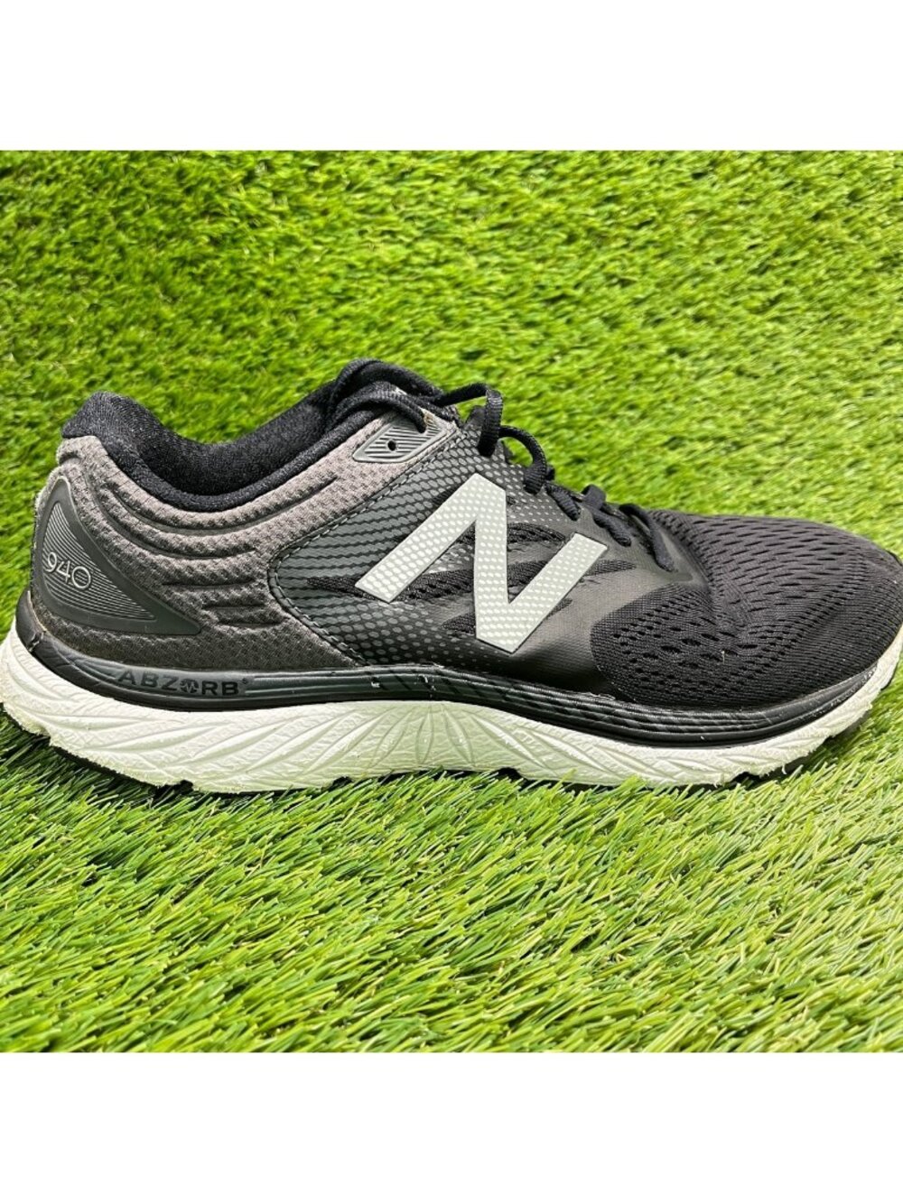 New Balance 940v4 Mens Size 9 Black Gray White Athletic Running Shoes Sneakers